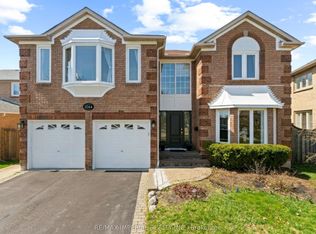2044 Schoolmaster Cir, Oakville, ON L6M 3A1