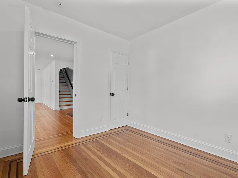53 Park Ave — Photo 9