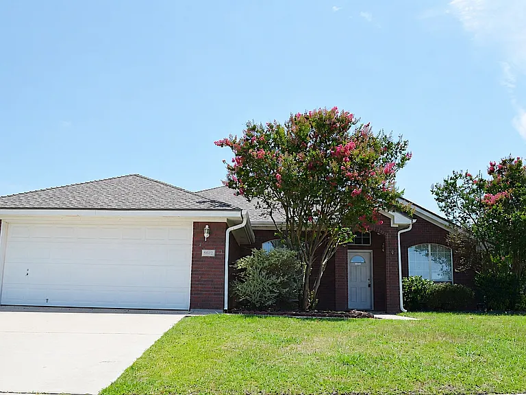 5802 Venetian Ct — Photo 1