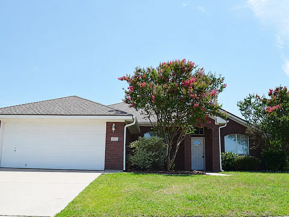 5802 Venetian Ct
