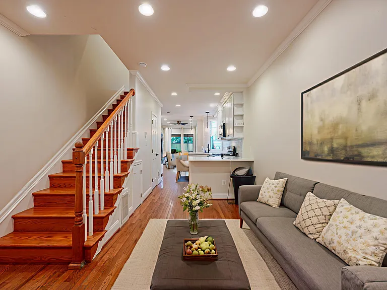 1524 Constitution Ave NE — Photo 2