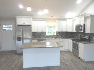 48 Gentle Rd, Levittown, PA 19057