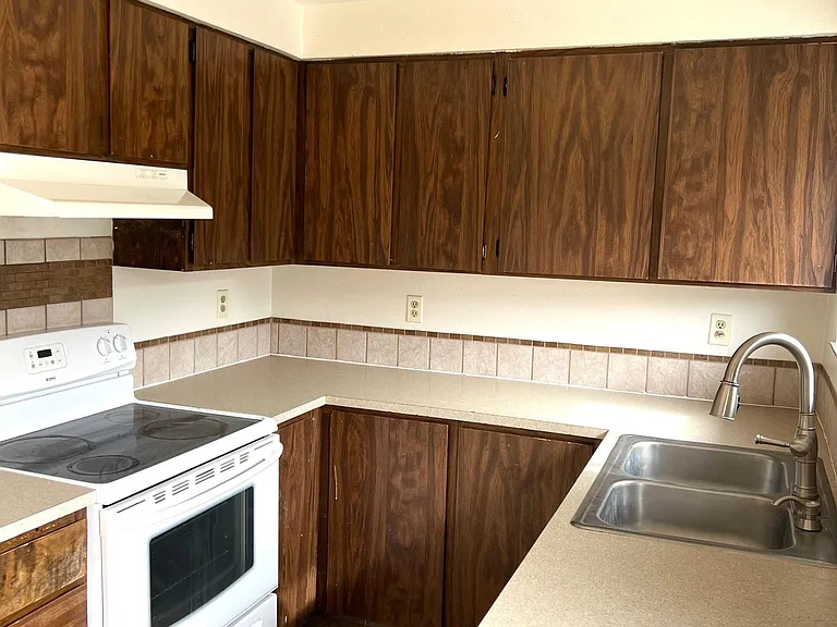 1212 S Kinney Way — Photo 2