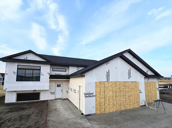 512 Kestrel Ln, Brookings, SD 57006