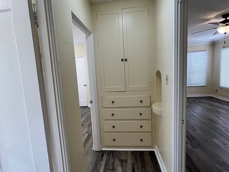 Large Downstairs One Bedroom One Bath! — Photo 1