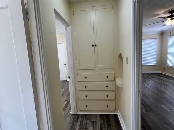 Large Downstairs One Bedroom One Bath!, 2522 Cedar Ave, Long Beach, CA 90806