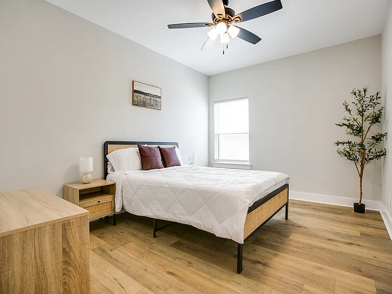 1009 Holiday Dr — Photo 12