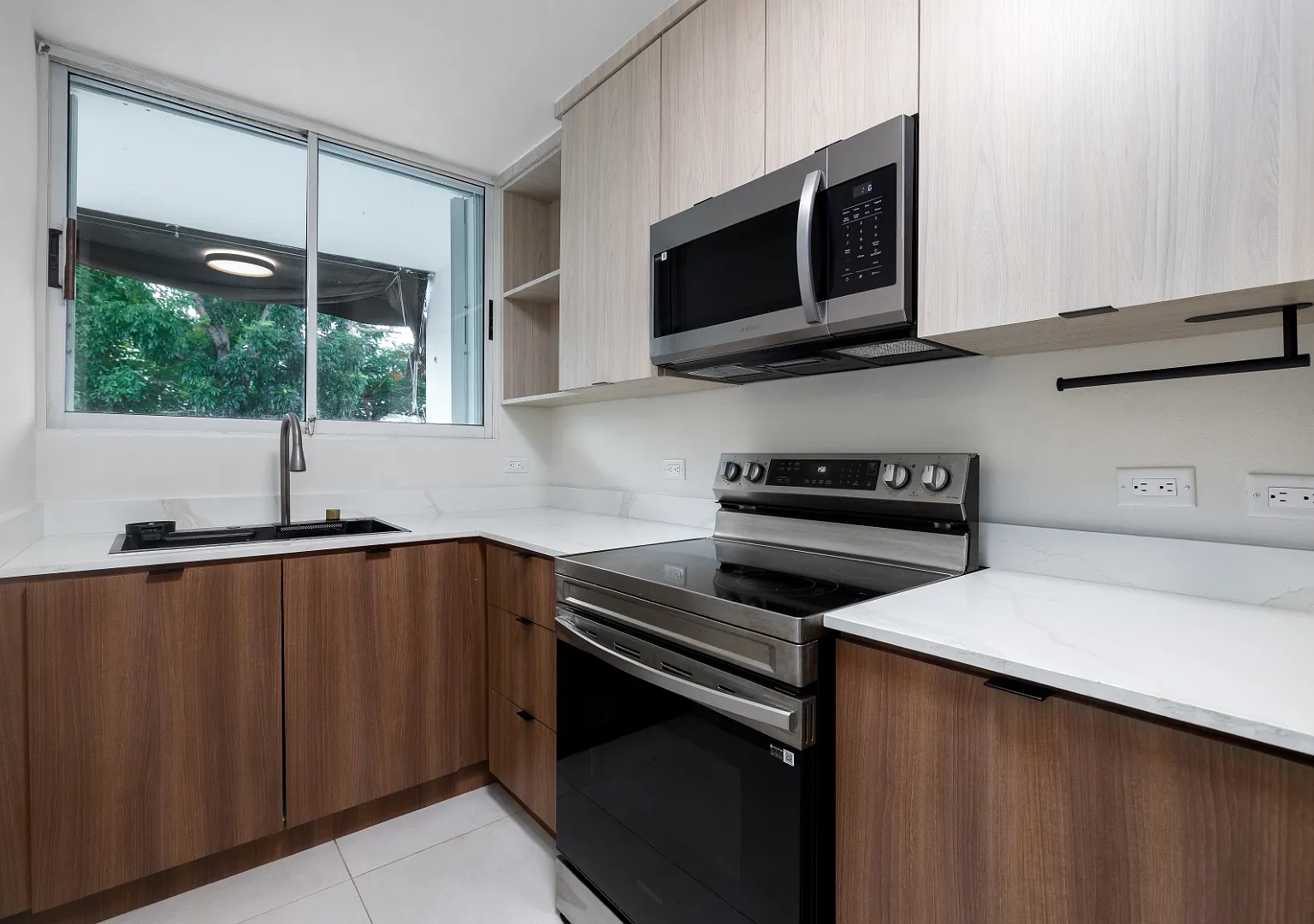 3 bed, 1200 sqft, $2,300 — Photo 2