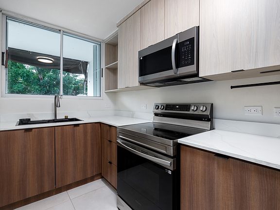 2nd image of 300 Avenue Los Filtros Boulevard Rio #1-G216