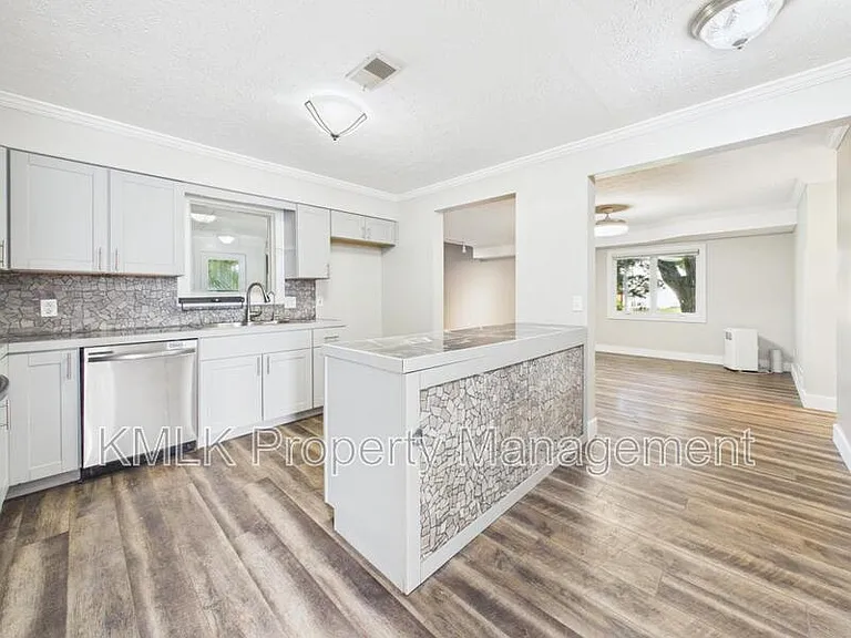 3957 Cox Rd — Photo 7