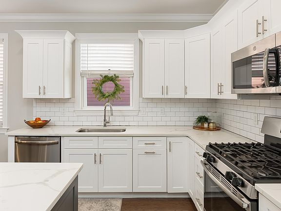 4th image of 4112 Zephyr Ln