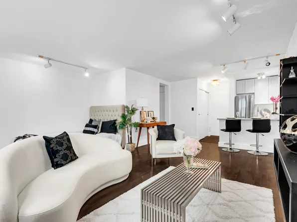 240 East 35th Street image 3 of 6