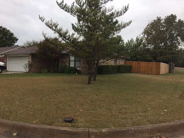 Huge Corner lot-new fence