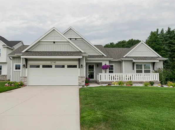 12745 Riverton Rd, Grand Haven, MI 49417