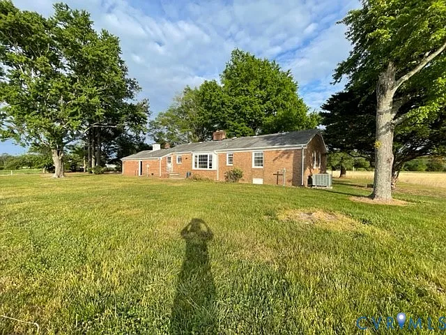4 bed, 2.0 bath, 2000 sqft, $2,495 — Photo 2