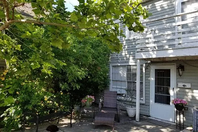 701 Pleasant St — Photo 1