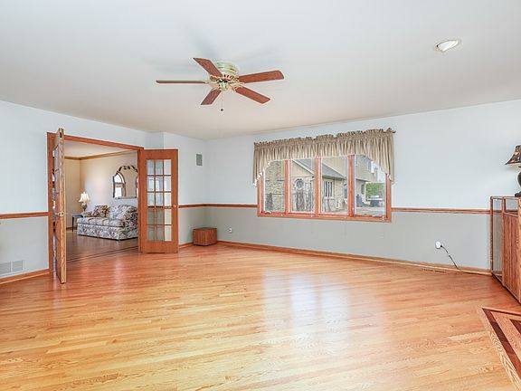 5th image of 16745 Meadowcrest Dr