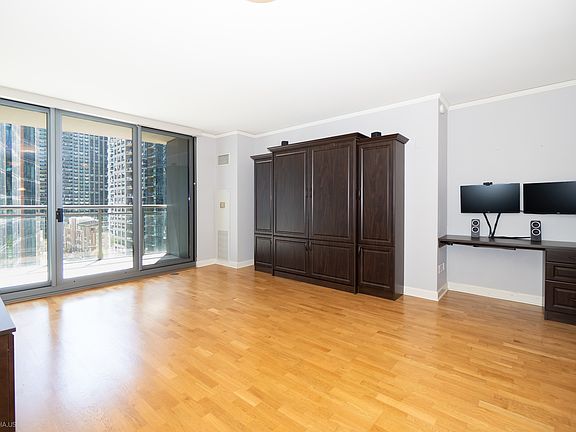4th image of 450 E Waterside Dr Unit 707