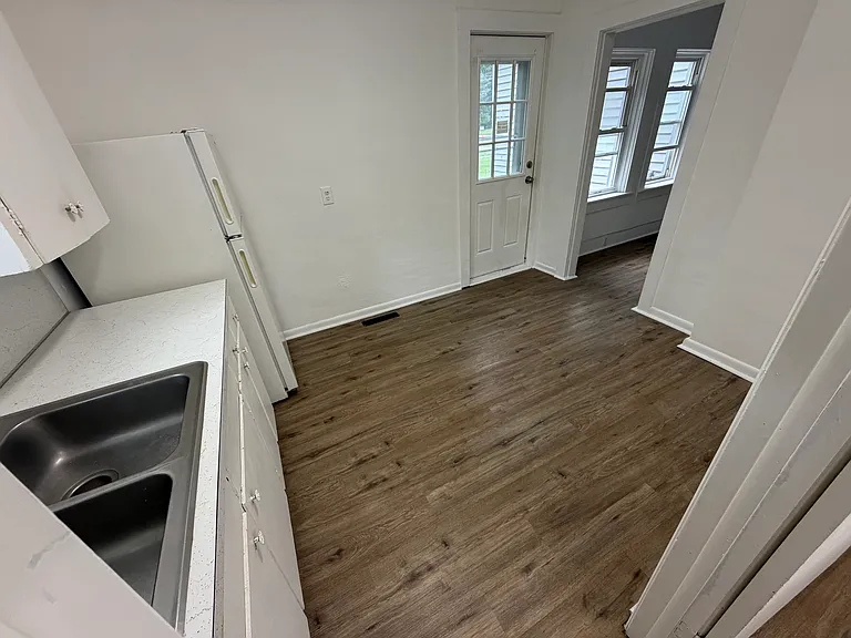 164 Eagle St #2 — Photo 7