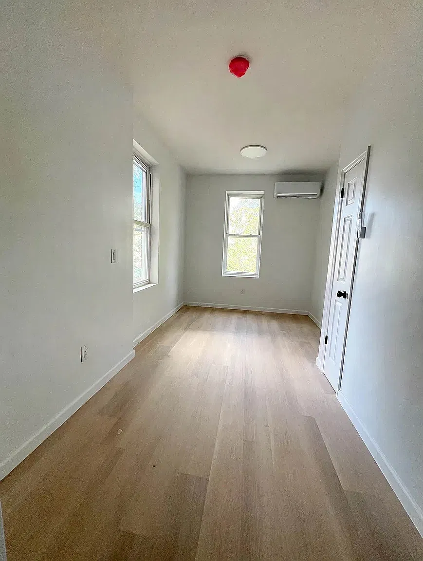 105 Grove St — Photo 2