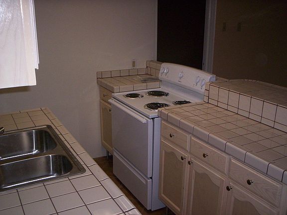 3rd image of 225 W 6th St APT 312