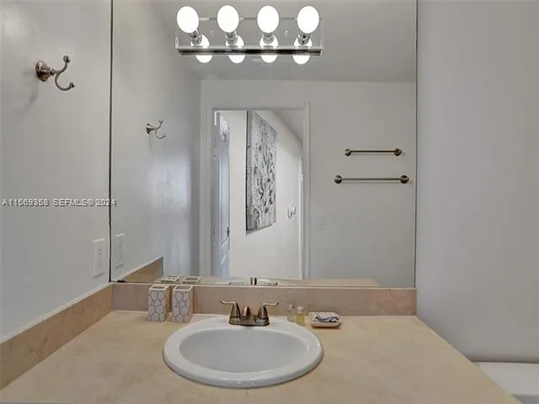 17555 Atlantic Blvd #1101 — Photo 39