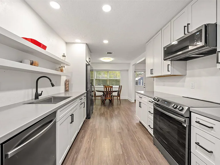 22419 Deville Dr — Photo 14