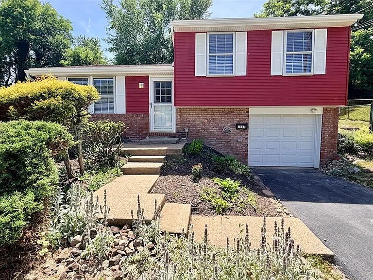 3812 Louisa St — Photo 2