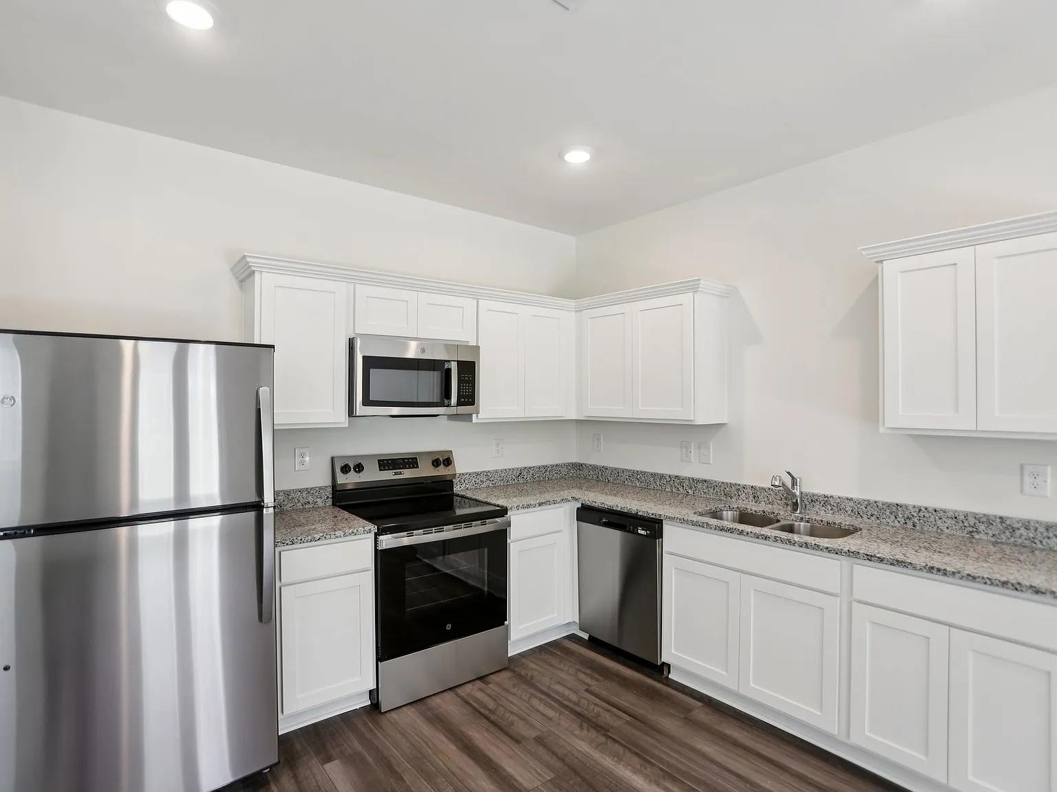 3 bed, 2.5 bath, 1421 sqft, $1,995 — Photo 4