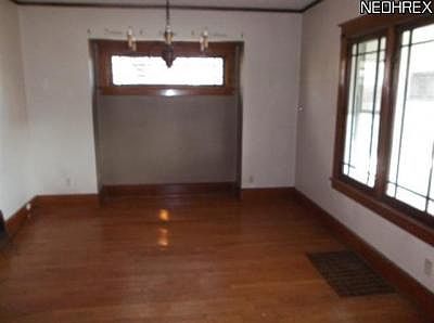 4th image of 426 E Broadway Ave