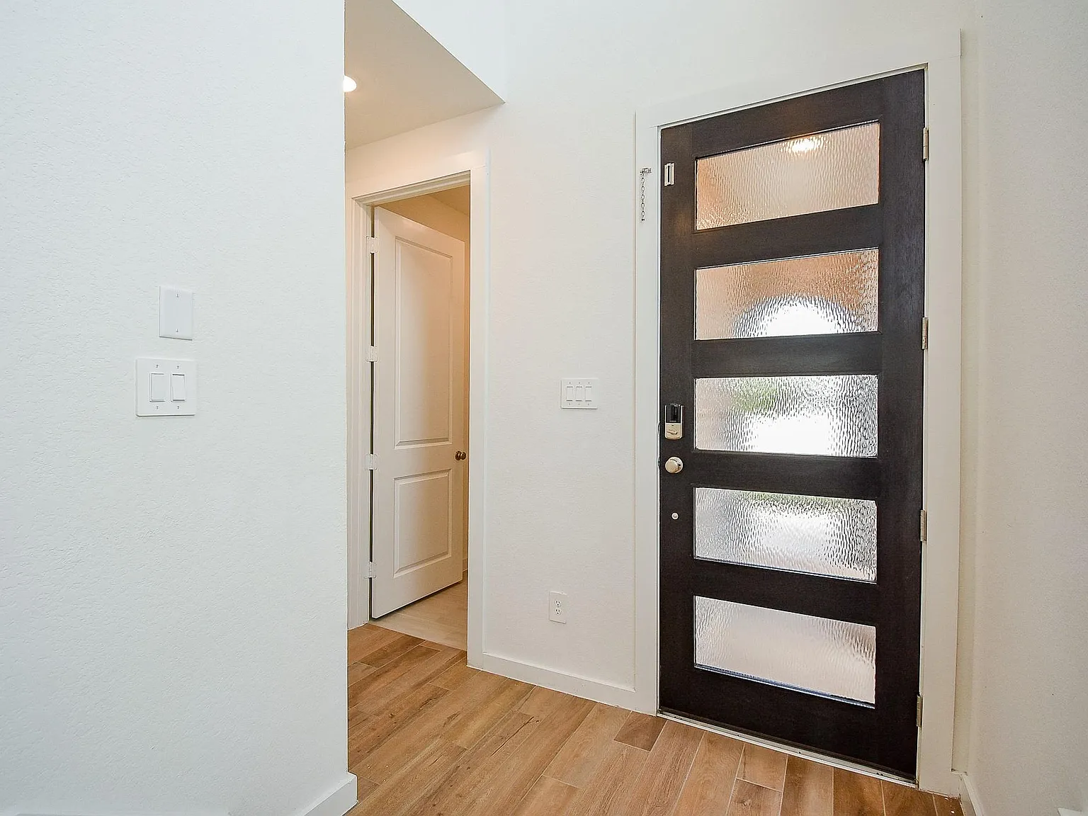 4 bed, 3.5 bath, 2403 sqft, $3,100 — Photo 4