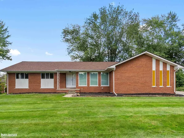 28070 Kingsberry St, Chesterfield, MI 48047