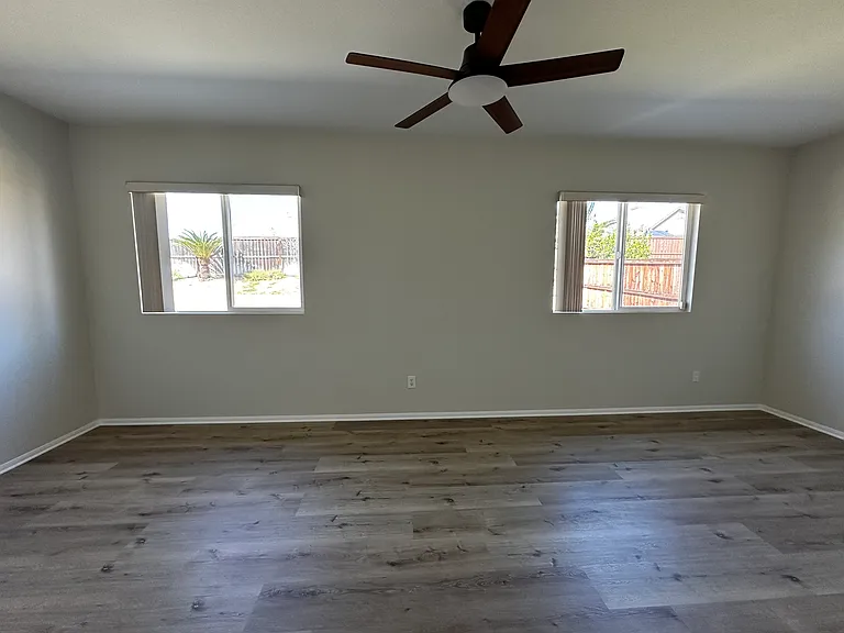 Emerald Ave — Photo 21