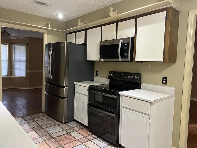 808 Barony Ct — Photo 5
