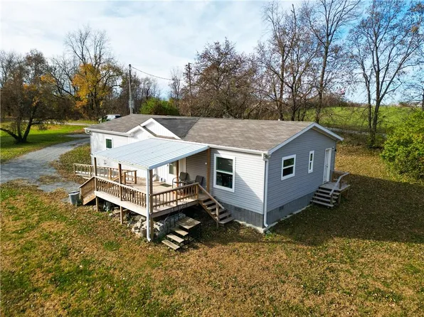 12827 County Road 352, Saint Joseph, MO 64505