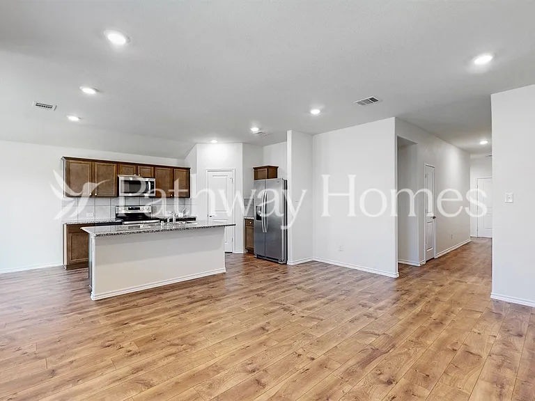 957 English Dr — Photo 4