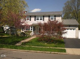 144 Quaker Ln, Fairfield, CT 06824
