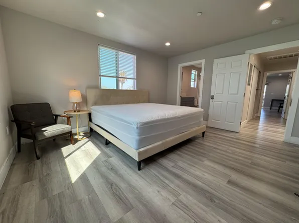 1821 S New England St, Los Angeles, CA 90006
