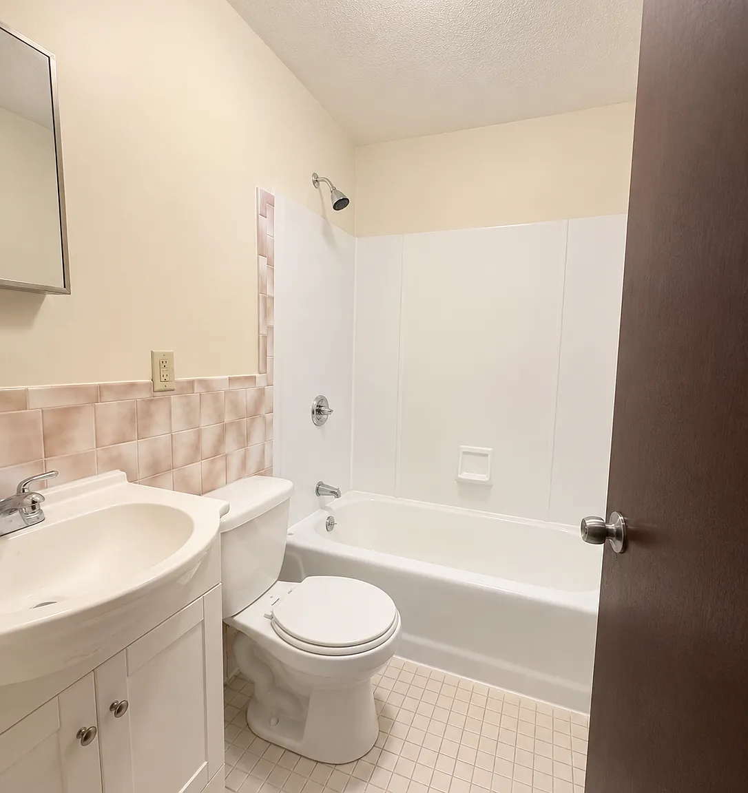 2 bed, 700 sqft, $2,550 — Photo 3