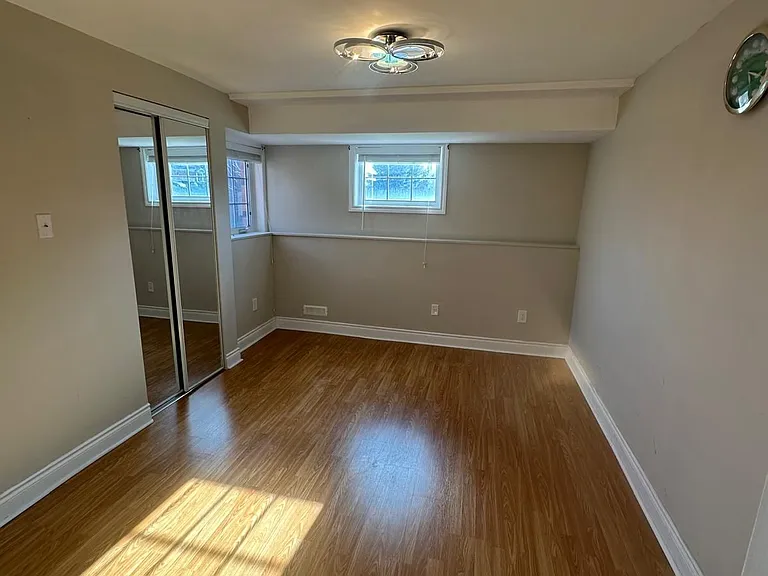 47 Aikenhead Ave #LOWER — Photo 7