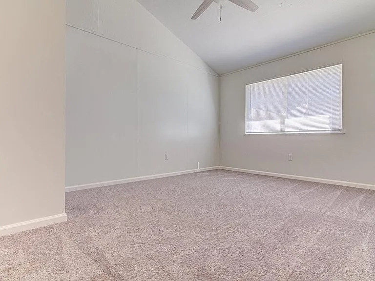 5703 Gloucester Ln #B — Photo 11