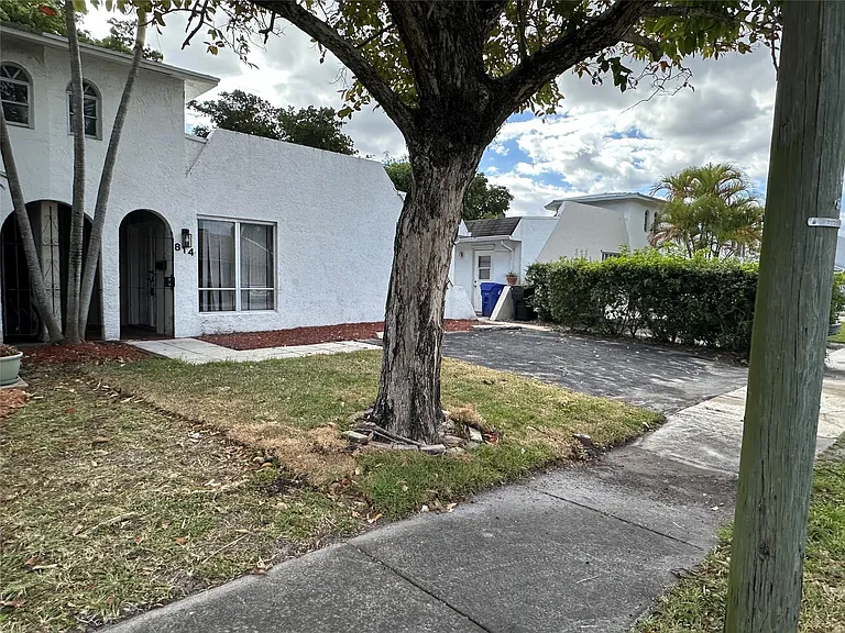 814 SW 12th Pl — Photo 31