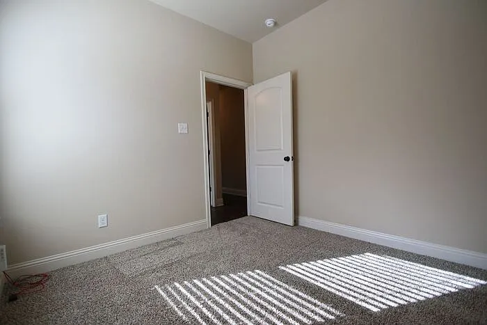 3219 Karen St — Photo 11