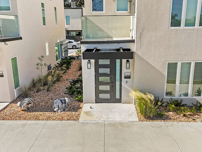 3304 SW 49th Ter — Photo 3