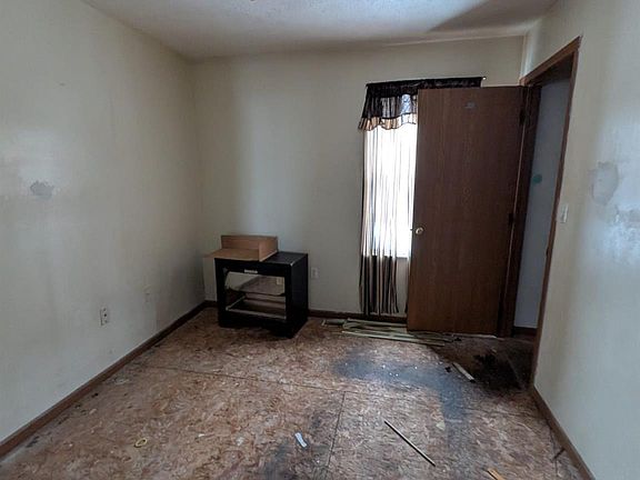 5th image of 450 Kitchener St