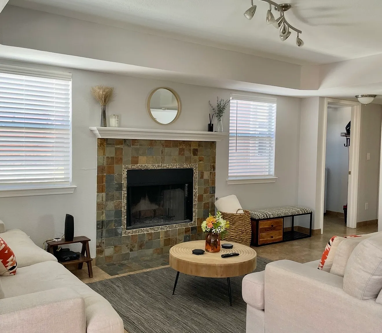 3 bed, 2.5 bath, 1797 sqft, $1,950 — Photo 2