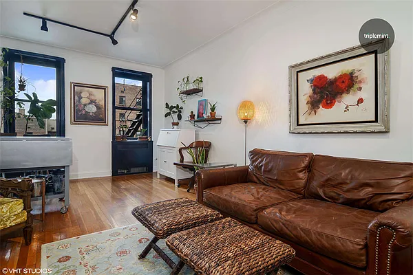 Sold by Triplemint | media 17