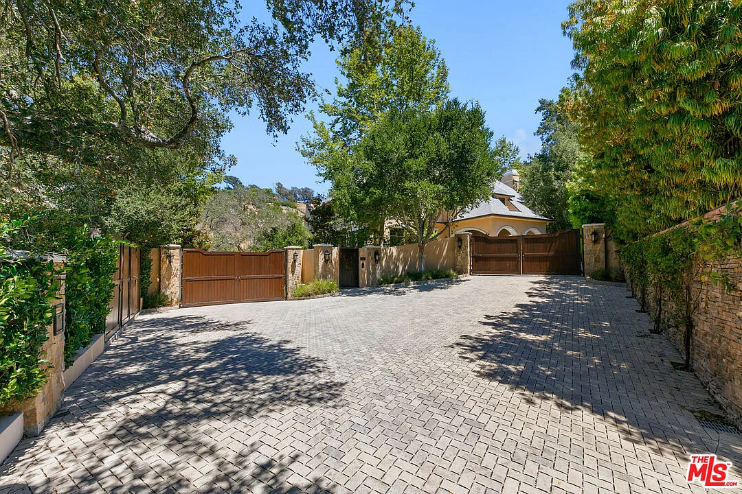 9 bed, 14.0 bath, 11923 sqft, $68,000 — Photo 2