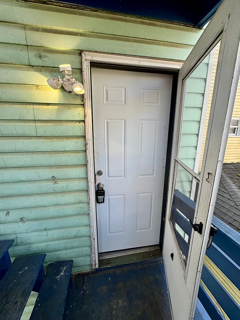 542 5th Avenue (Full Service) — Photo 3