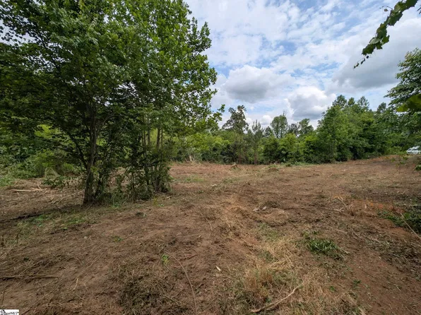 418 N Walcher Farm Dr, Inman, SC 29349